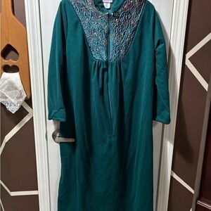 Elegant Vintage  Teal Embroidered Dress